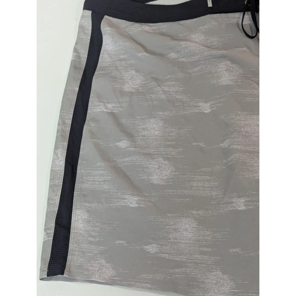 Vuori Cruise Board Short Swim Trunks Men's‎ Size 38 Gray